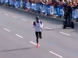 Die neue kollektion 2020 ist da. Mundo Positivo Queniano Quebra Recorde Mundial Na Maratona De Berlim Mundo Positivo