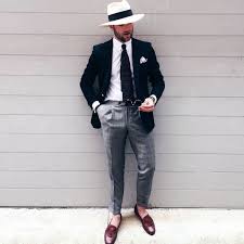 Cool Street Stil Hut Italienisch Sakko Braune Mokassins Graue Hose Kombinieren Schwarzes Blazer Outfit Herren Outfit