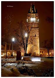 Suntem ca niște prieteni vechi, doar că nu ne vorbim. Turnul Lui Stefan Simbolul Baia Mare Mass Media Facebook