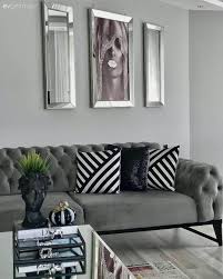 Modern Tarza Farkli Dokunuslarin Katildigi Bu Salon Sakin Ve Cesur Ev Gezmesi Oturma Odasi Takimlari Oturma Odasi Tasarimlari Oturma Odasi Dekorasyonu