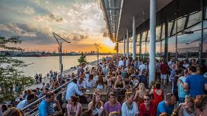 The new unilever headquarter building for germany, austria and switzerland is located right by the river elbe, prominently positioned in hamburg's hafencity. Sunsetlounge Hafencity In Hamburg Am 14 09 2017 East Langnese Cafe Im Unilever Haus