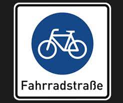 Sie soll die attraktivität des radverkehrs steigern und vorteile gegenüber dem kraftfahrzeugverkehr schaffen. Was Ist Eine Fahrradstrasse Und Welche Regeln Gelten Essen Sud