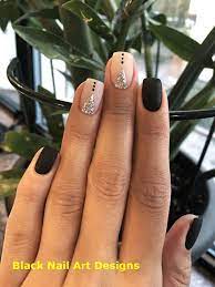 Sencillez y audacia para combinar los procedimientos de aplicación y combinación incluso de texturas visuales. 20 Ideas Simples De Diseno De Arte De Unas Negras Naildesign Nailart Unasele Gantes Manicura De Unas Unas De Maquillaje Manicura Para Unas Cortas