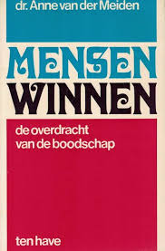 Aan de toenmalige rijksuniversiteit utrecht was hij hoogleraar in de massacommunicatie en de public relations. Mensen Winnen De Overdracht Van De Boodschap Dr Anne Van Der Meiden Tweedehands Christelijke Boeken