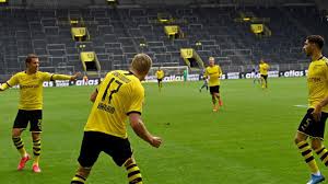Nach einem 0:4 zur pause kam der fc schalke 04 am samstag (25.11.) im zweiten durchgang unglaublich zurück und erkämpfte sich noch einen zähler. Borussia Dortmund Vs Schalke 04 Haaland Gets The Party Started As Dortmund Secure Revierderby Bragging Rights Bundesliga