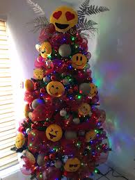 Pin By Tania Hdz De Quiroga On Emoji Christmas Tree Emoji Christmas Tree Emoji Christmas Christmas Decorations