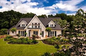 The 'villa auersperg' (a residential villa built at the beginning of the last century) is located right next to the hotel. Landhaus 14 Haacke Haus Stadtvilla Architektenhaus Passivhaus Effizienzhaus Exklusivhaus Haacke Haus Architektur Haus Haus