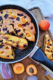 Per preparare la torta salata in padella, in una ciotola capiente versate la ricotta vaccina sgocciolata insieme al formaggio spalmabile alle erbe e l'uovo intero. Colazioni Estive Con Le Torte In Padella By Natalia Cattelani