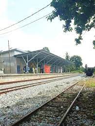 Dengan berbagai macam jenis kereta api yang ada di stasiun malang maka jadwal keberangkatnya pasti akan berbeda. Dmu Class 61 Gambar Terkini Stesen Triang Yang Masih Facebook