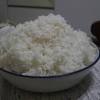 Untuk resepi ini che nom gunakan kiub ayam, minyak bijan dan lada sulah sebagai penambah rasa kerana nasi goreng cina ni memang tidak banyak bahannya dan warnanya juga harus bebas warna merah dari cili atau kicap. 1