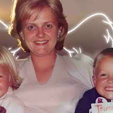 Amy Gage's Instagram, Twitter & Facebook