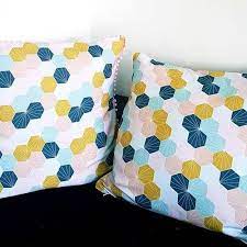 Housse de coussin toile écrue à pompons 65×65. Housse De Coussin 65x65 Passepoile Un Grand Marche