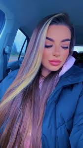 Justine Stephens's Instagram, Twitter & Facebook