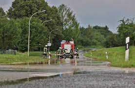 Im laufe des mittags kann sich die sonne nicht durchsetzen und es bleibt bedeckt und die höchstwerte liegen bei 23°c. Wetter Im Raum Stuttgart Land Unter Im Remstal Unwetter Ziehen Uber Stuttgart Stuttgart Stuttgarter Nachrichten