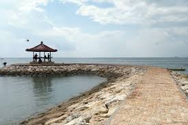 Siang hari terasa sangat panas. Gambar Pantai Sanur Bali Tidak Hanya Pemandangan Matahari Terbit Pantai Sanur Juga Memiliki Pasir Putih Ya Liburan Pantai Pemandangan Yang Indah Pemandangan