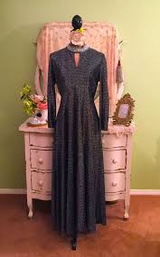 Black And Silver Gown With Sleeves Elegant Black And Silver Gown Featuring A Hollywood Glam Silhouette Evening Gown Featu Evening Dresses Vintage Long Sleeve Evening Gowns Vintage Evening Gowns