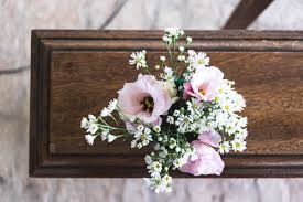 They can be accompanied by gifts, flowers, condolence cards or anything that can make the bereaved feel better. How To Write A Funeral Card Message That Speaks From The Heart Fresh Flowers
