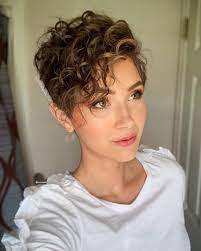 20 Easy Hairstyles To Live Your Own Romantic Movie On Valentine 39 S Day Day Easy Hairstyles Thick Hair Styles Short Hair Styles Pixie Curly Pixie Haircuts