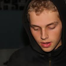 Eli Miles's Instagram, Twitter & Facebook