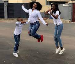 Popular nigerian actress, mercy aigbe has celebrated herself on father's day, sunday, june 20. Gboah Com See How Mercy Aigbe And Kids Jump Up To Jubilate After Lanre Gentry Apologize Publicly