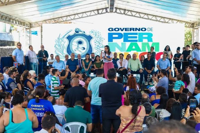 No Recife, Raquel Lyra entrega 49 casas reformadas pelo Morar Bem - Blog Cenário