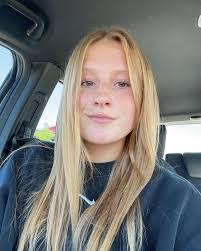 Audrey Hofer's Instagram, Twitter & Facebook