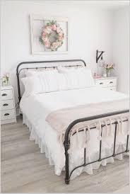 Small Bedroom Decorating Ideas In Hindi In 2020 Bedroom Design Farm House Living Room Farmhouse Bedroom Decor