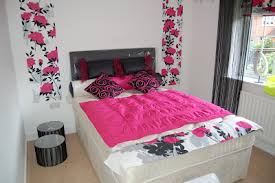 غرف نوم باللون الاسود والفوشي افضل كيف