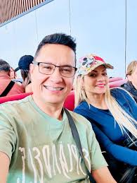 ElChou #GüeraCallado #ViveFeliz FELICES DE ESTAR CON USTEDES ESTE JUEVES...  DESDE LA CABINA DE FIESTA MEXICANA “ LA GÜERA 👱‍♀️ Y EL CALLADO 🤐 EL  CHOU.”'