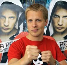 Does oliver pocher have tattoos? Comedy Oliver Pocher Boxt Sich Mit Halbwissen Durch Welt