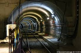 Europa Deutschland Berlin Mitte Unter Den Linden Ecke Friedrichstrasse U Bahnhof Unter Den Linden U Bahn Linie U5 Blick In Richtung U Bahnhof Museumsinsel Berlin Sightseeing Train Tunnel
