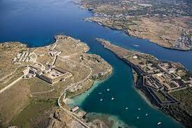 It is located in one of the most beautiful spots on the island of minorca and constituiting one of the best examples of late xixth century military architecture. Vista Aerea Bild Von Fortaleza De Isabel Ii Menorca Tripadvisor