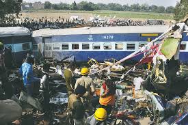 train derails in north India ...