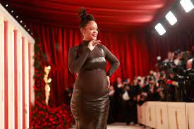 Rihanna zeigt sich oben ohne: Schwangerschafts-Fotos wie eine Göttin |  GALA.de