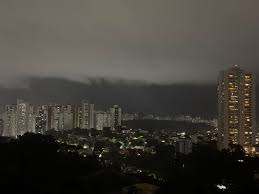 Salvador registra noite chuvosa nesta terça-feira; veja vídeo