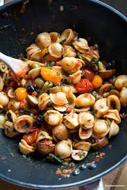 Orecchiette Mit Kirschtomaten Champignons Madame Cuisine Rezept Kirschtomaten Rezepte Italienische Gerichte