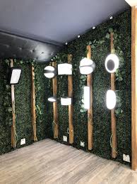 Outdoorlights Greenwall Light Display Showroom Light Display Lighting Showroom Showroom Design