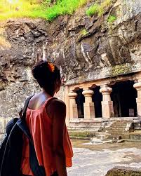Elephanta cave is made in mid 5th to ...