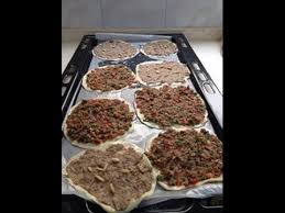 اللحم بعجين والخبز بفليفله والزعتر والجبنه تحضير مدام دلال حناوي Food Videos Food Arabic Food