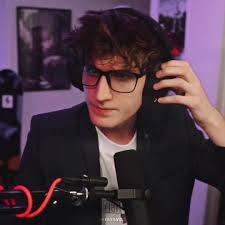 suitstrand has me in a chokehold