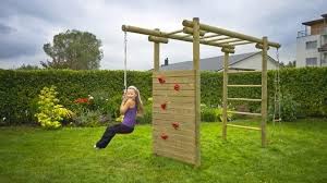 Klettergerust Im Garten Eine Fantastische Spielecke Fur Die Kinder Selber Gestalten Hinterhof Spielplatz Kinder Spielplatz Garten Diy Spielplatz