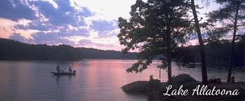 There are bathrooms located in a building just off of the main parking lot. Lake Allatoona Marina Guide Carefree Boat Club