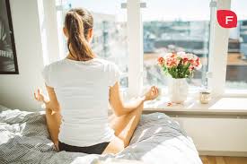 Aquí te presentamos una simple guía para que aprendas como meditar correctamente en casa, paso a paso y sola. Como Aprender A Meditar En Casa Descubre Esta Guia Paso A Paso