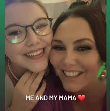 Can anyone recommend someone who paints Christmas windows please? I'm  probably too late, but thought I'd ask anyway 🙏 Thanks in advance 🎄🎄