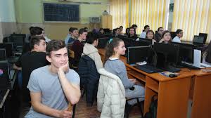 La facultatea de ştiinţe funcţionează programe de studiu de nivel licenţă, master, în domeniile matematică, informatică, ştiinţe ale mediului, fizică, biologie, educaţie fizică şi sport, respectiv doctorat în domeniul matematică. Programare Cu RÄƒbdare Cercul De InformaticÄƒ Fenomen Gandit Pentru 20 De Copii Are Acum 300 De Elevi Cum Face EducaÈ›ie Pe Banii Lui Un Profesor Care InspirÄƒ Din BacÄƒu Edupedu Ro