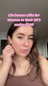 Some of my top Christmas gift ideas for women in their 20s! Shop through my  profile && wayyyy more Christmas gift guides