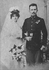 Nel 1981, a pochi mesi dall'attentato che lo ferì gravemente, papa wojtyla visita il rifugio della famiglia zani sull'adamello insieme al presidente della repubblica sandro pertini. Pope John Paul Ii Wikipedia