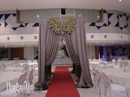 Hiasan kepala juga menjadi aksesoris pengantin yang tak boleh ketinggalan dalam kelengkapan pakaian adat pengantin. Dekorasi Hiasan Di Pelaminan Dengan Konsep Tradisional Kontemporari Pesona Pengantin