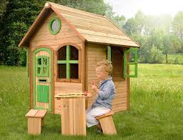 10 Spielgerate Fur Kleinkinder Im Garten In 2020 Kinder Spielhaus Spielhaus Kinder Holzhaus