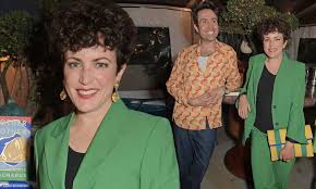 Descubra todas as novas séries mais esperadas em breve transmitidas pela tv em 2021, como: Annie Mac Wows In A Green Pant Suit At Her Book Launch After Revealing She Has Quit Radio 1 Daily Mail Online